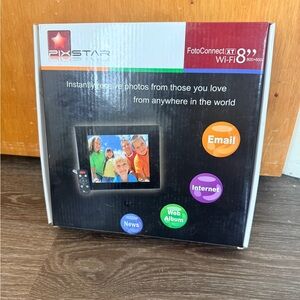 Digital Photo Frame with Wi-Fi